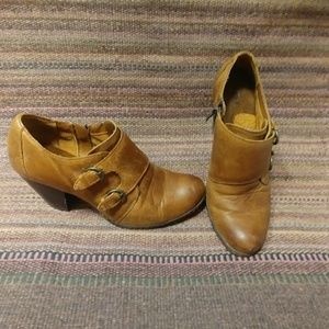 Born concepts brown leather booties